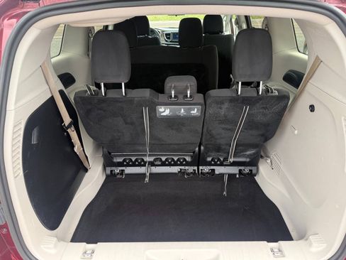 Used 2018 Chrysler Pacifica L FWD image 9