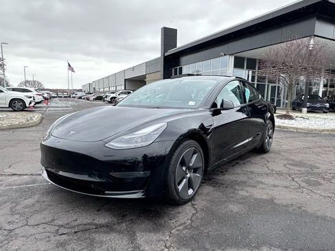 Used 2023 Tesla Model 3 Standard Range image 3