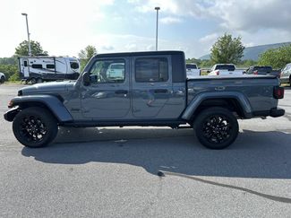 Used 2025 Jeep Gladiator Overland AWD/4WD video 4