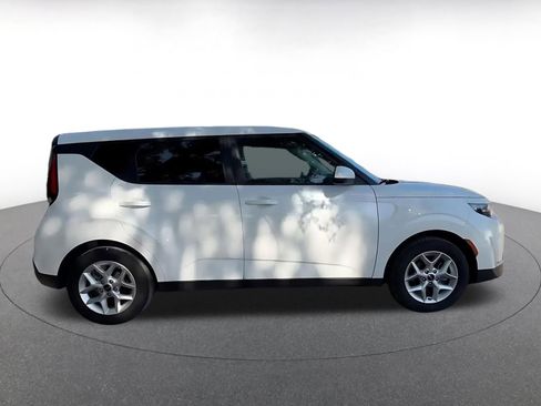 Used 2025 Kia Soul LX w/ LX Technology Package FWD image 16
