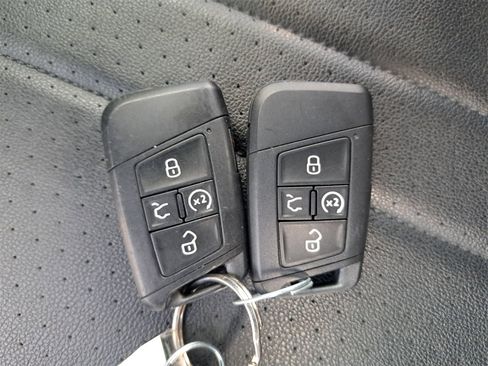 Used 2022 Volkswagen Tiguan SE image 40
