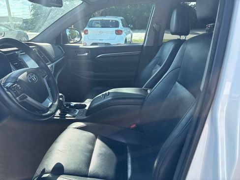 Used 2016 Toyota Highlander Limited Platinum AWD/4WD image 11