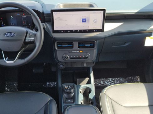 Certified 2025 Ford Maverick Lobo AWD/4WD image 14