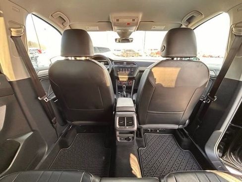 Used 2024 Volkswagen Tiguan SE image 42