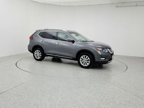 Used 2017 Nissan Rogue SL image 3