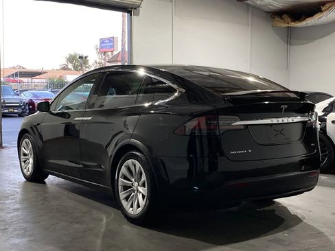 Used 2018 Tesla Model X 75D image 2