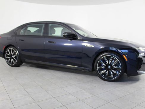 Used 2026 BMW i7 M70 w/ Premium Package image 19
