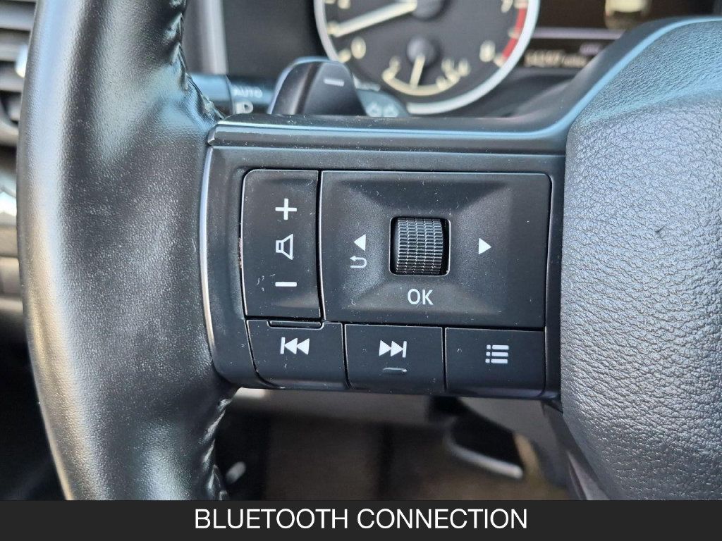 Used 2025 Nissan Rogue SV AWD/4WD image 17
