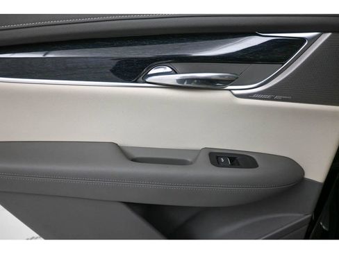 Used 2022 Cadillac XT6 Premium Luxury w/ Technology Package image 26