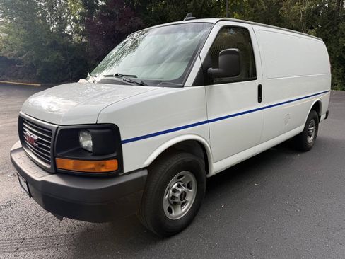 Used 2016 GMC Savana 3500 RWD image 24