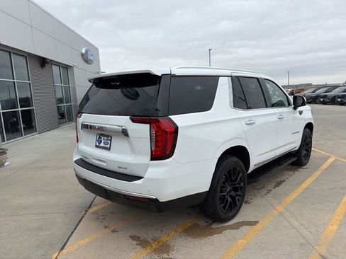 Used 2023 GMC Yukon SLT w/ SLT Premium Package image 7