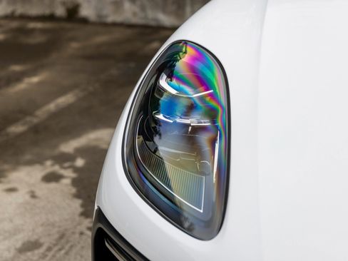 Certified 2025 Porsche Macan image 14