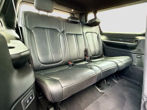 Used 2024 Jeep Wagoneer L Series II w/ Flexible Seating Group RWD image 21