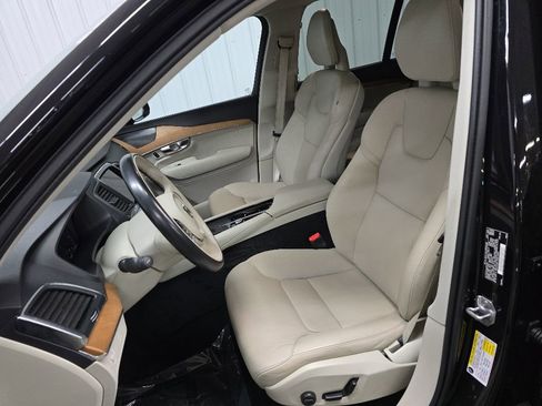 Used 2021 Volvo XC90 T6 Momentum AWD/4WD image 30