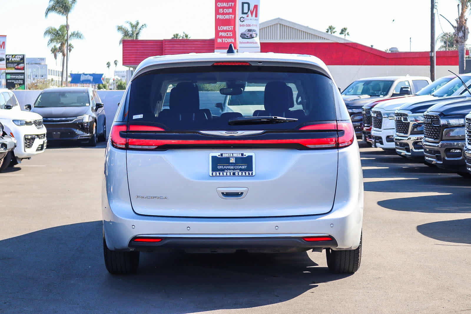 Used 2024 Chrysler Pacifica Touring-L FWD image 5