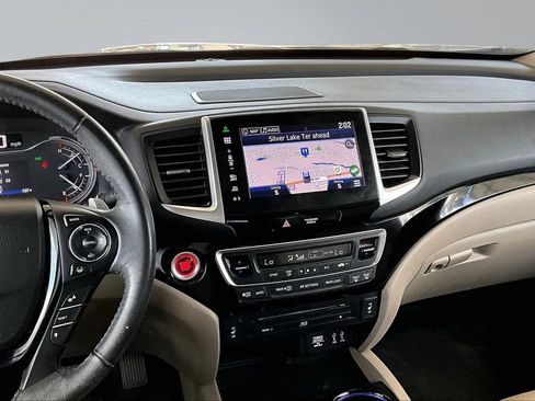 Used 2016 Honda Pilot Touring image 9