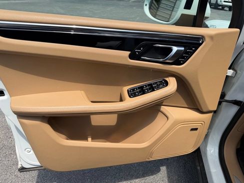 Used 2015 Porsche Macan S AWD/4WD image 11