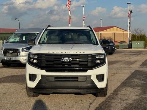 New 2026 Ford Expedition Active image 3