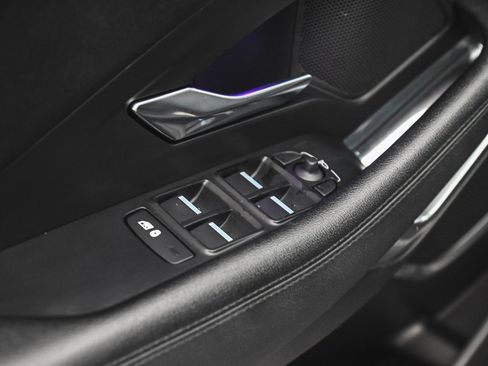 Used 2020 Jaguar E-PACE SE image 9