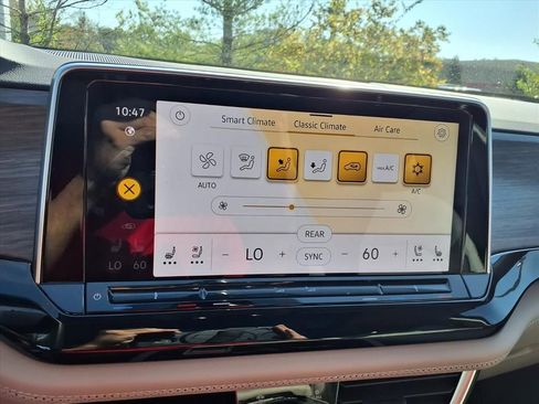 Used 2025 Volkswagen Atlas SEL image 15