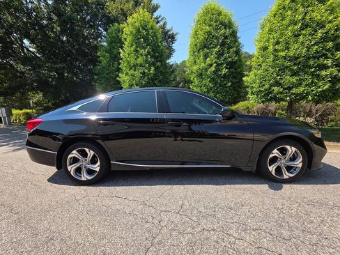 Used 2018 Honda Accord EX image 6