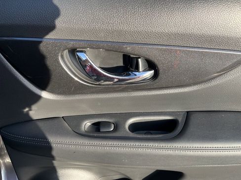 Used 2018 Nissan Rogue S image 55