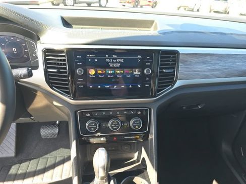 Used 2023 Volkswagen Atlas Cross Sport SE w/ Panoramic Sunroof Package AWD/4WD image 19