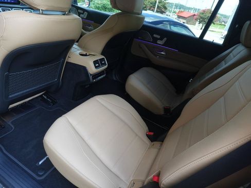 Used 2025 Mercedes-Benz GLS 450 4MATIC image 18