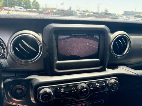 Used 2020 Jeep Wrangler Unlimited Sahara AWD/4WD image 17