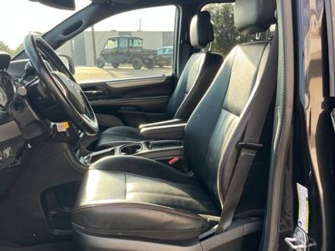 Used 2018 Dodge Grand Caravan GT FWD image 29