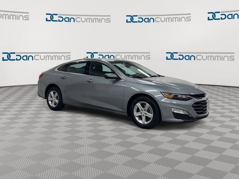 Used 2024 Chevrolet Malibu LT FWD image 2