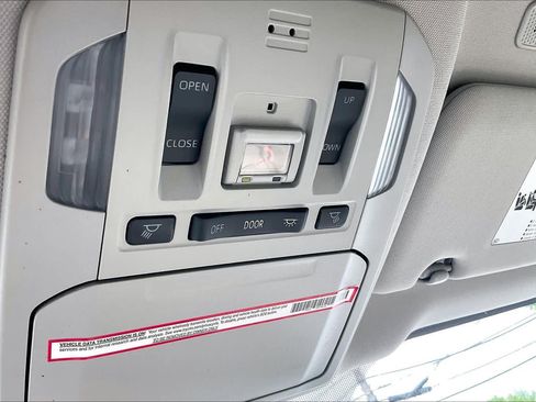Used 2023 Toyota Highlander XLE FWD image 30