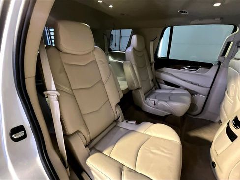 Used 2019 Cadillac Escalade Luxury image 20