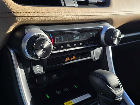 Used 2025 Toyota RAV4 XLE image 27