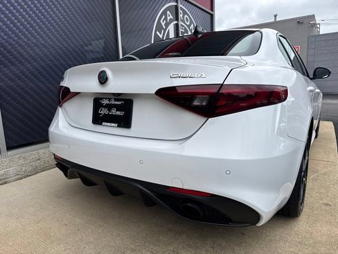 Used 2023 Alfa Romeo Giulia Veloce AWD/4WD image 7