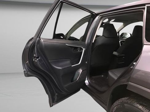 Used 2022 Toyota RAV4 LE AWD/4WD image 10