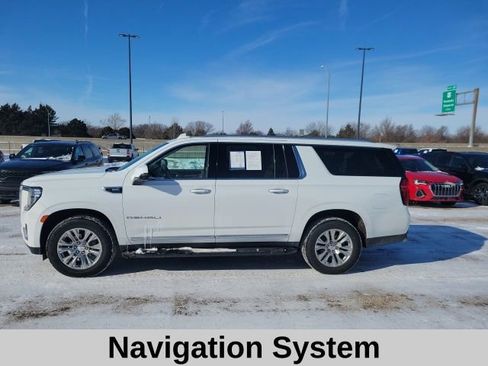 Used 2024 GMC Yukon XL Denali image 3