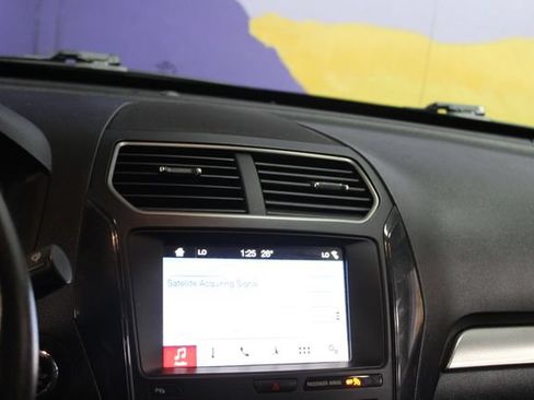 Used 2019 Ford Explorer XLT AWD/4WD image 19