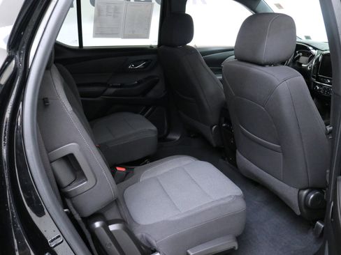 Used 2022 Chevrolet Traverse LT image 27