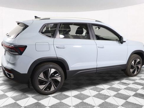 Used 2025 Volkswagen Taos SE image 23