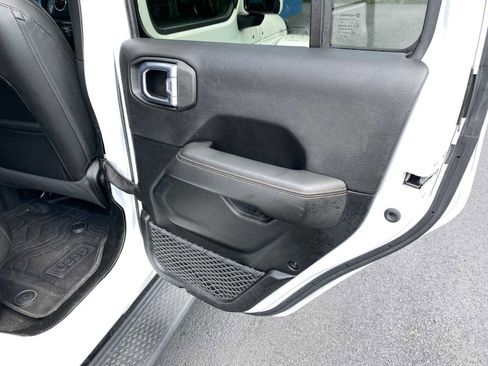 Used 2021 Jeep Gladiator Overland image 35