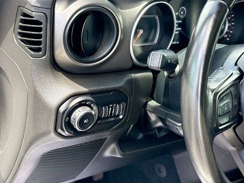 Used 2022 Jeep Wrangler Unlimited Sport image 11