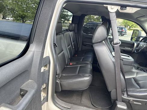 Used 2008 Chevrolet Silverado 2500 LT w/ 2LT Convenience Package AWD/4WD image 28