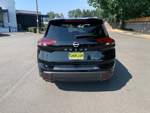 Used 2024 Nissan Rogue SV w/ SV Premium Package AWD/4WD image 4