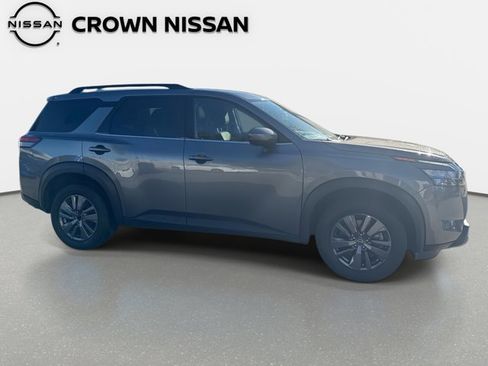 Certified 2024 Nissan Pathfinder SV image 10