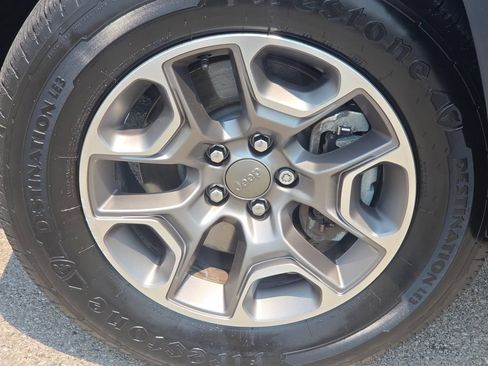 Used 2021 Jeep Cherokee Trailhawk AWD/4WD image 16
