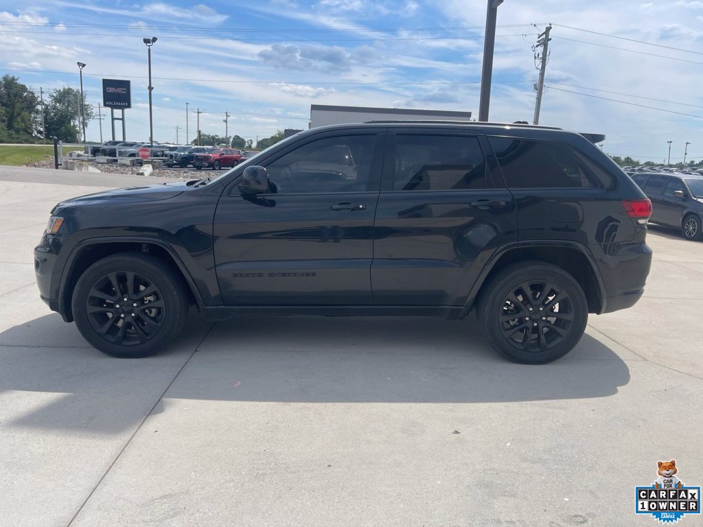 Used 2021 Jeep Grand Cherokee Laredo X AWD/4WD image 1