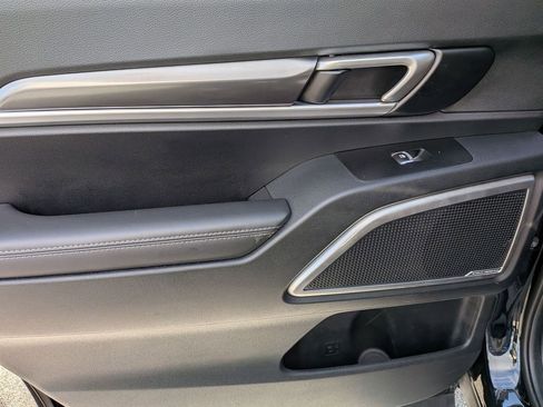 Used 2025 Kia Telluride S FWD image 28