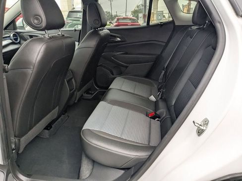 Used 2025 Chevrolet Trax LT w/ LT Convenience Package FWD image 22