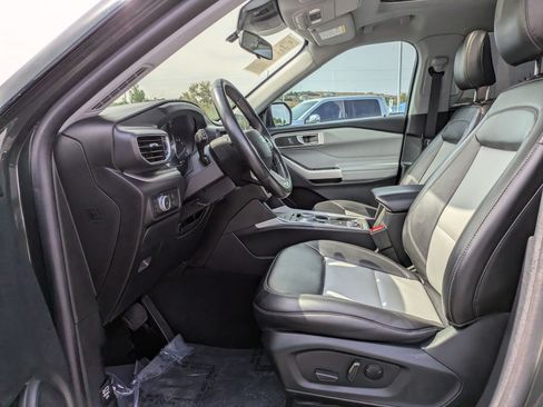 Used 2022 Ford Explorer XLT w/ Equipment Group 202A AWD/4WD image 15